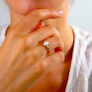 Sold gold white opal ring